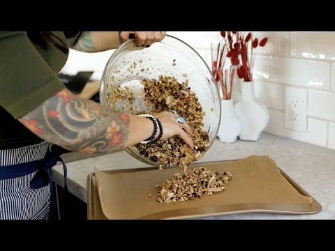 How to Make Paleo Granola